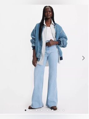 Levi’s Bell Ribcage 34” inseam light wash jeans